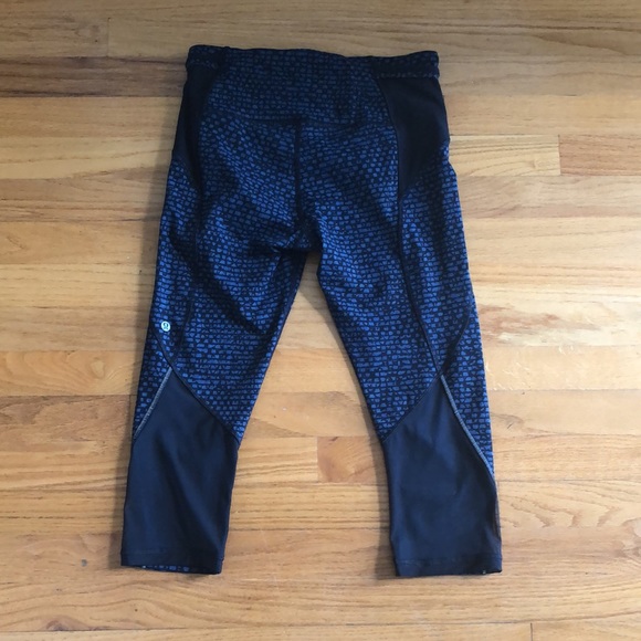 Lululemon 17in Crops - Picture 5 of 6